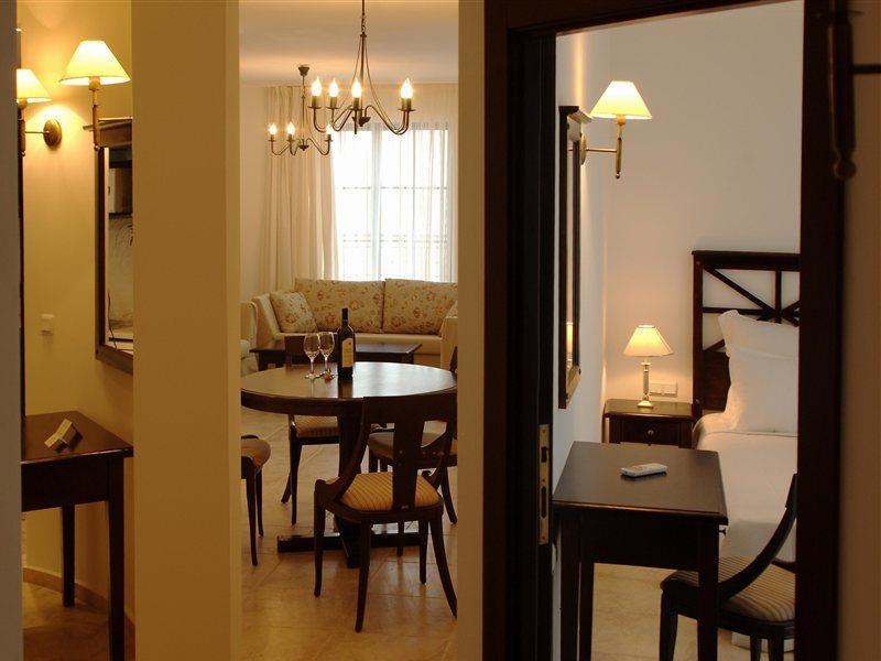 The Cliff Beach Apartments ابزور المظهر الخارجي الصورة