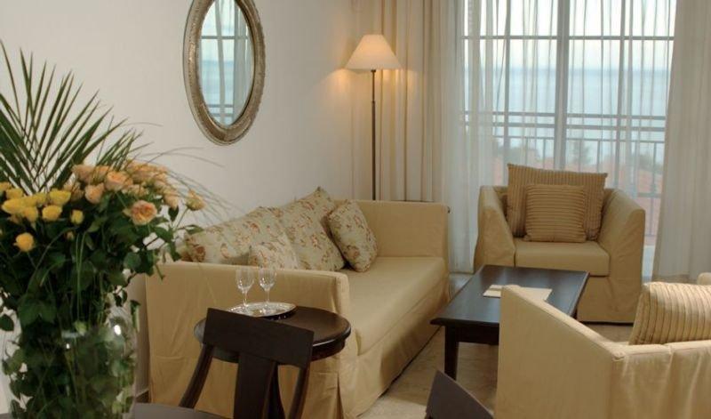 The Cliff Beach Apartments ابزور المظهر الخارجي الصورة