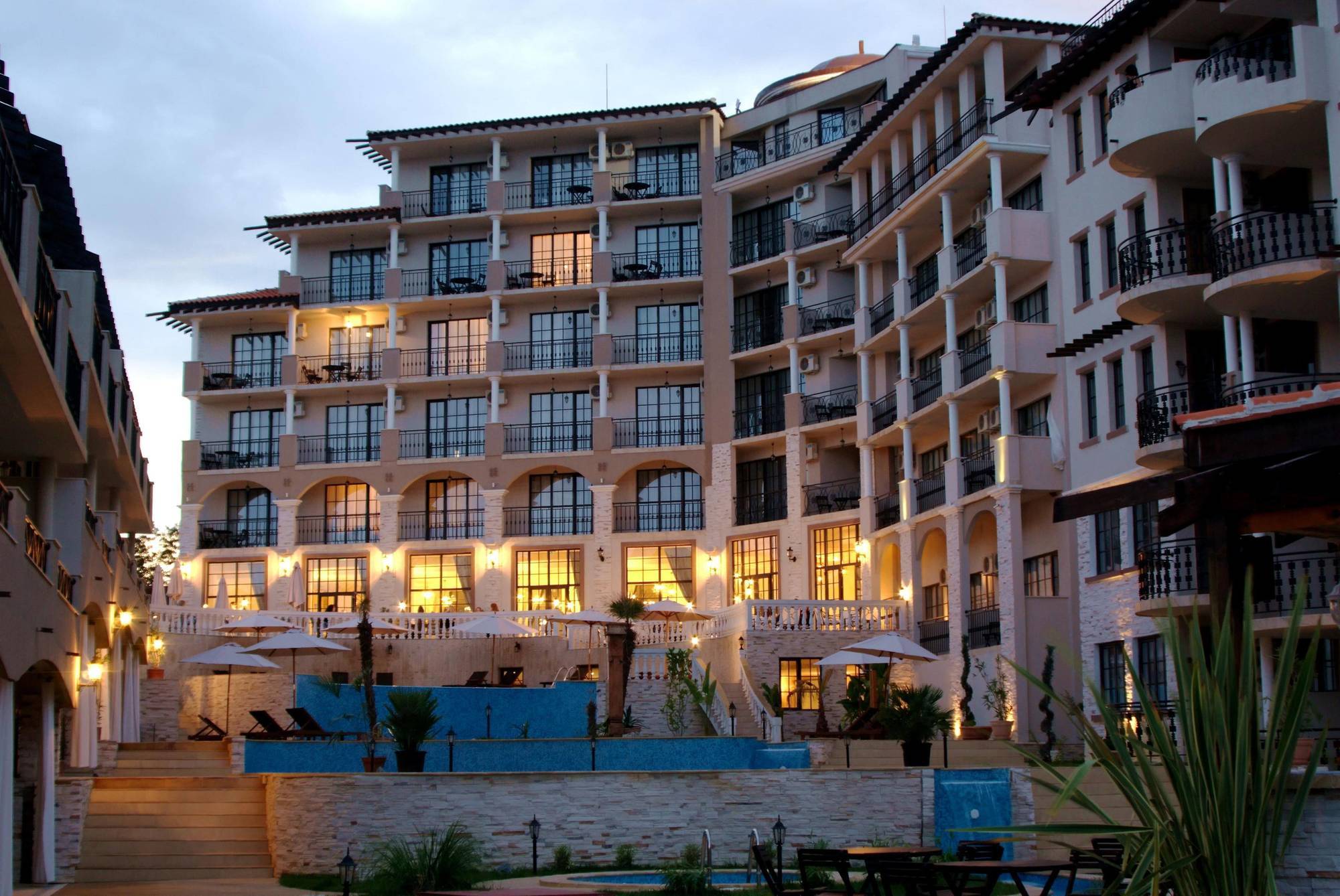 The Cliff Beach Apartments ابزور المظهر الخارجي الصورة