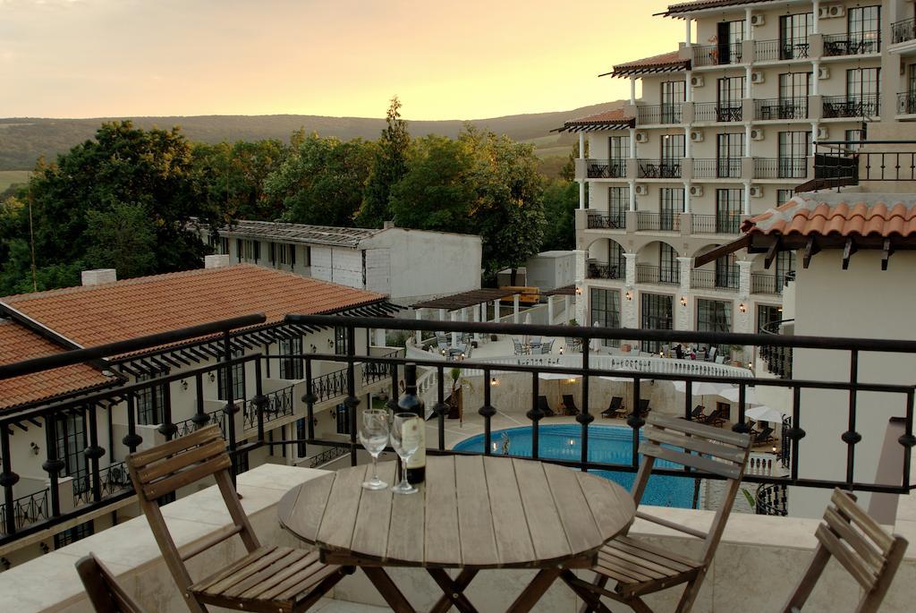 The Cliff Beach Apartments ابزور المظهر الخارجي الصورة