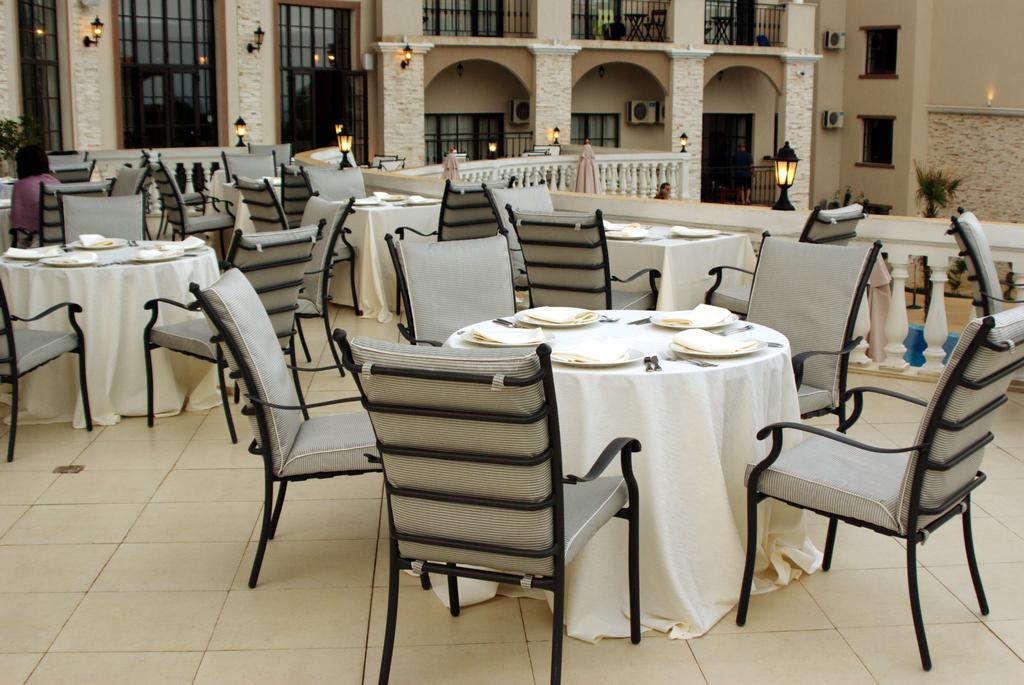 The Cliff Beach Apartments ابزور المظهر الخارجي الصورة